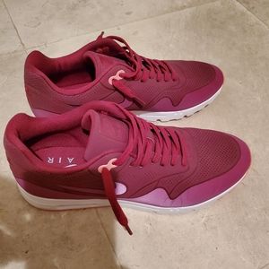Airmax 1 womens 10.5 , mens 9